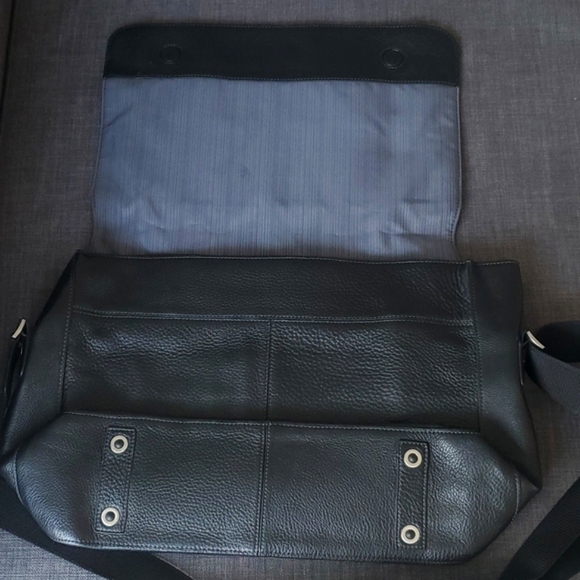 NWOT Bosca messenger bag, black - Picture 6 of 15